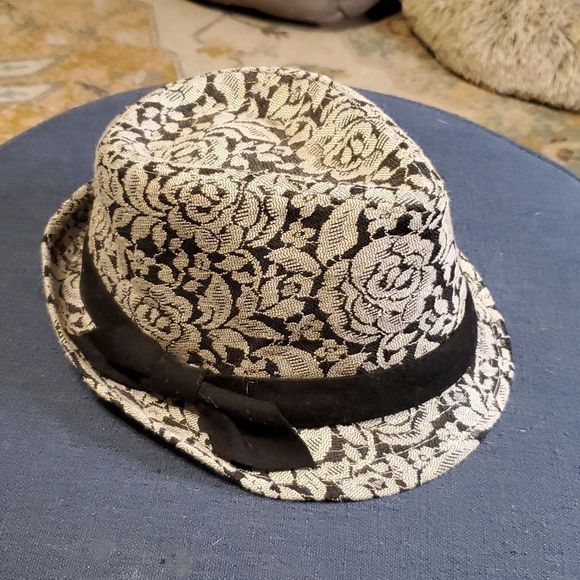 Trends Black Gray & RDescriptionMade from paperoses Print Black Band Fedora Hat - Picture 1 of 7